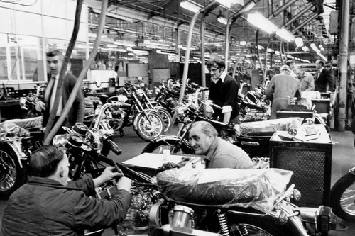 Triumph motorrad montage - triumph,